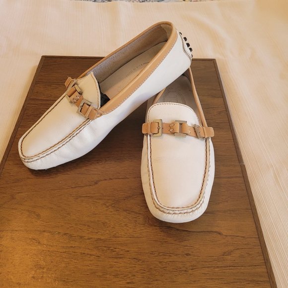 Tod's Ladies White & Tan Leather Gommino Driving Loafers. EEEUC. Size 6-1/2 - Picture 2 of 15